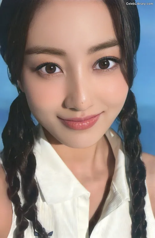 Jihyo (TWICE) photo 10 of 1325