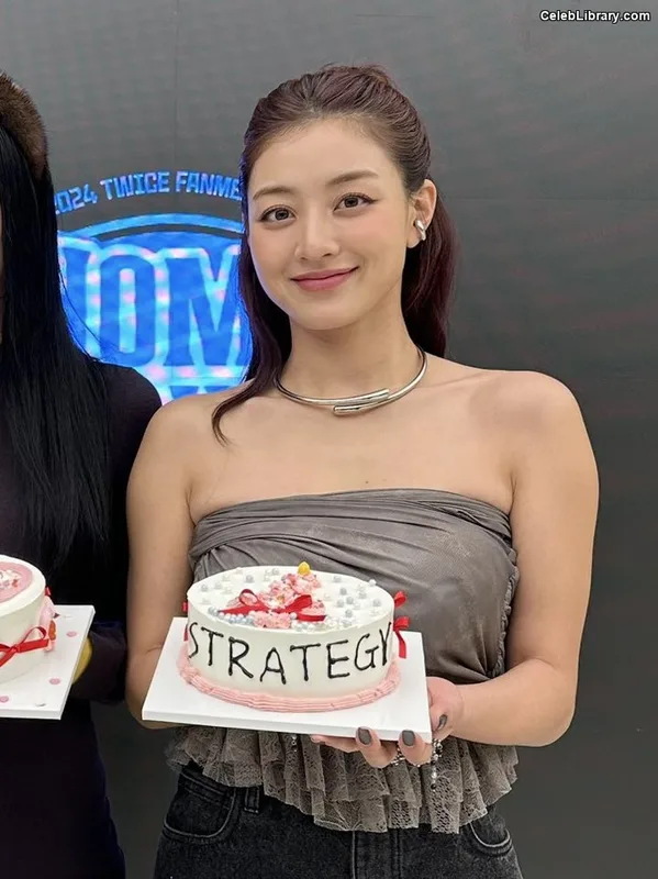 Jihyo (TWICE) photo 20 of 1325
