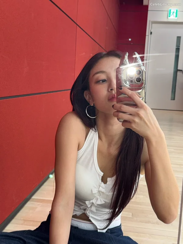 Jihyo (TWICE) photo 15 of 1325