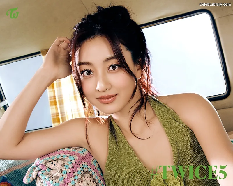 Jihyo (TWICE) photo 24 of 1325