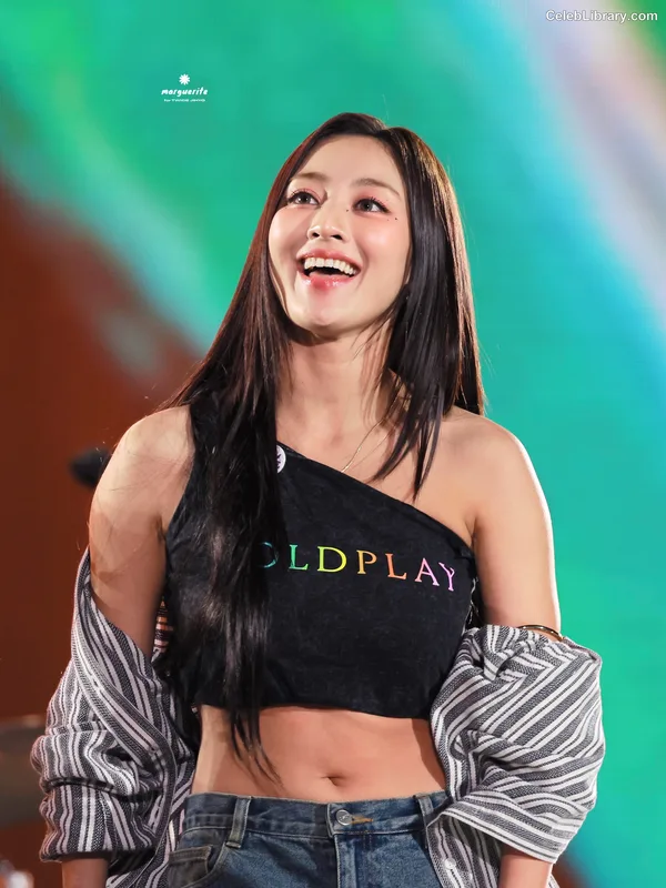 Jihyo (TWICE) photo 15 of 1325