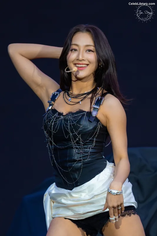 Jihyo (TWICE) photo 16 of 1325