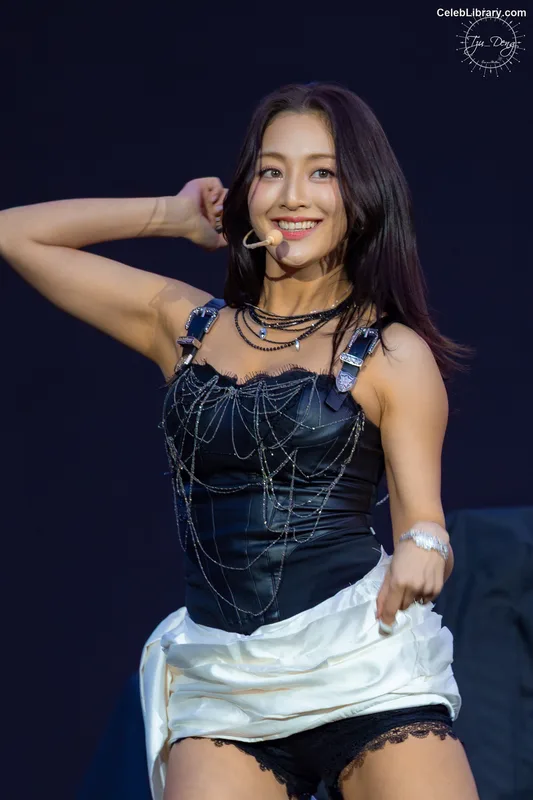 Jihyo (TWICE) photo 17 of 1325