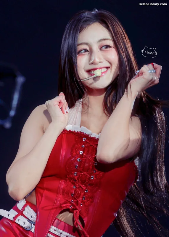 Jihyo (TWICE) photo 19 of 1325