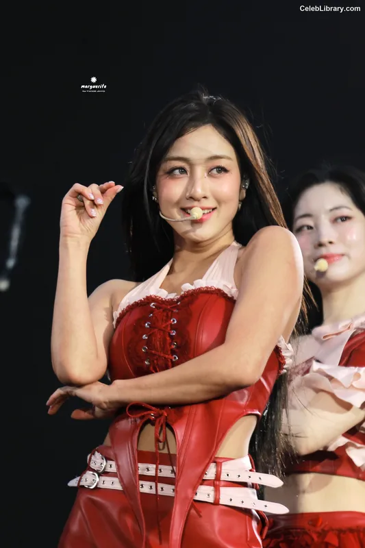 Jihyo (TWICE) photo 4 of 1325