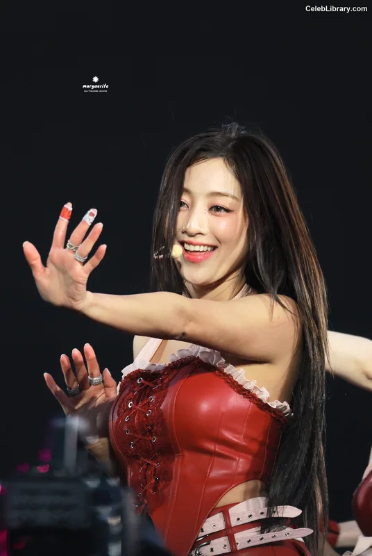 Jihyo (TWICE) photo 6 of 1325