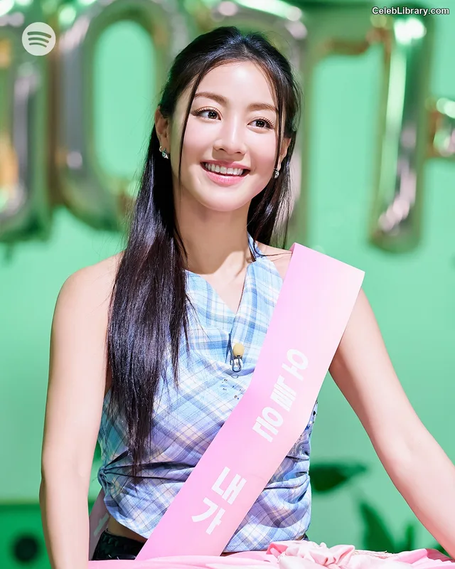 Jihyo (TWICE) photo 12 of 1325