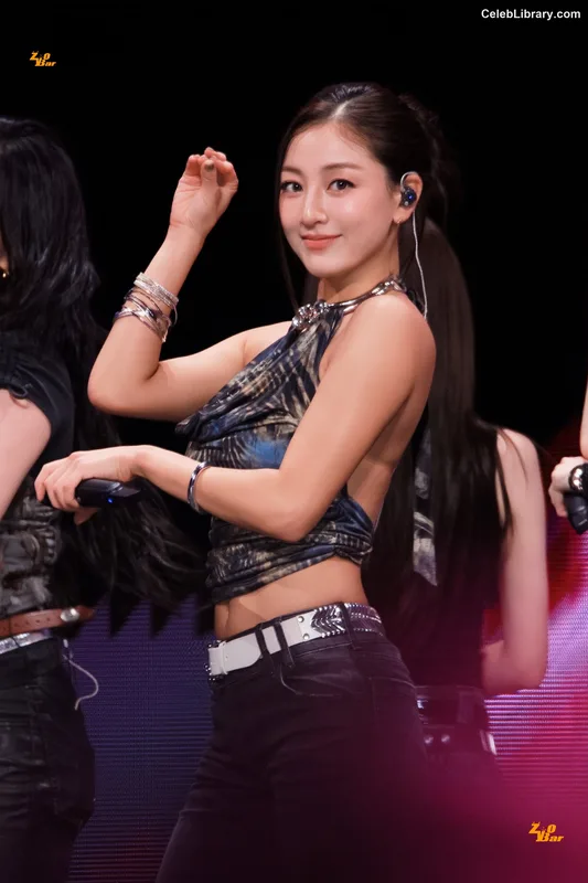 Jihyo (TWICE) photo 8 of 1325