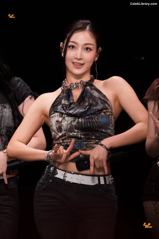 Jihyo (TWICE) photo 9 of 1325