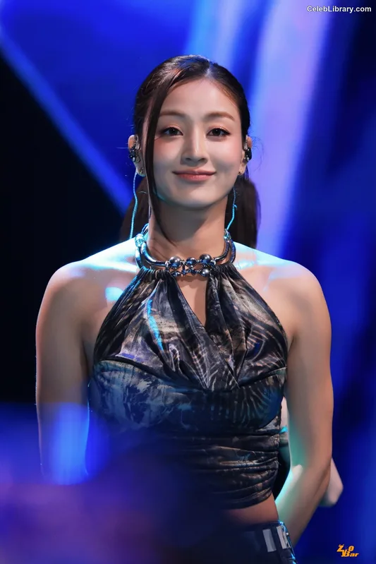 Jihyo (TWICE) photo 16 of 1325