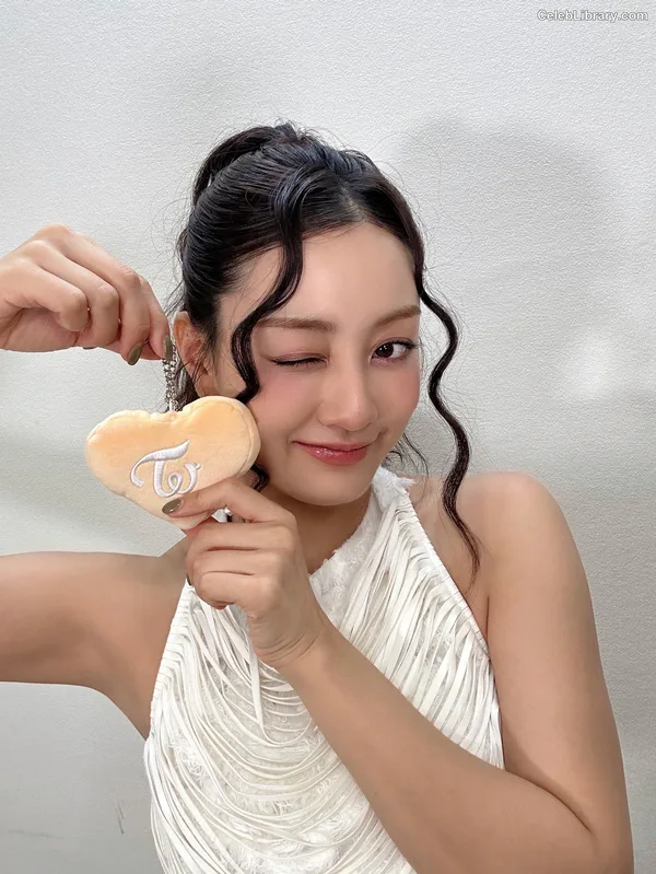 Jihyo (TWICE) photo 15 of 1325