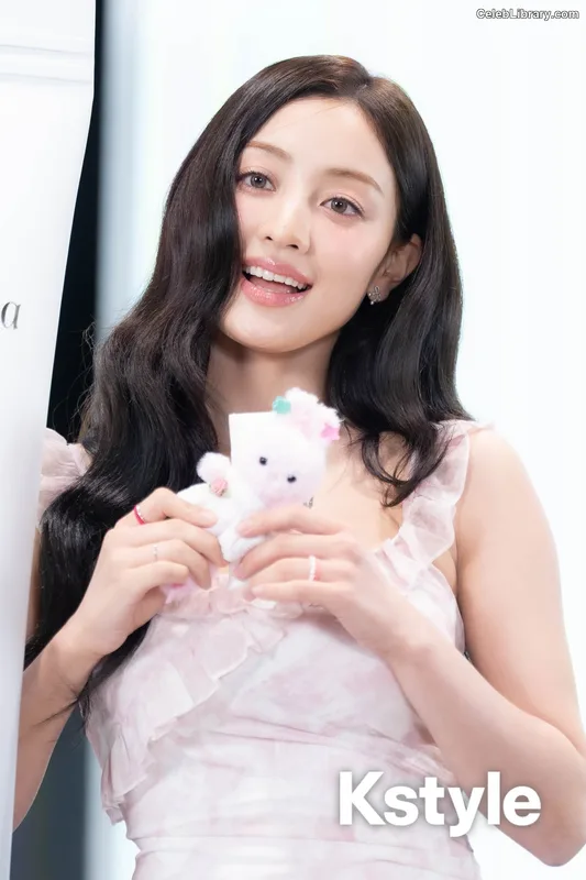 Jihyo (TWICE) photo 16 of 1325