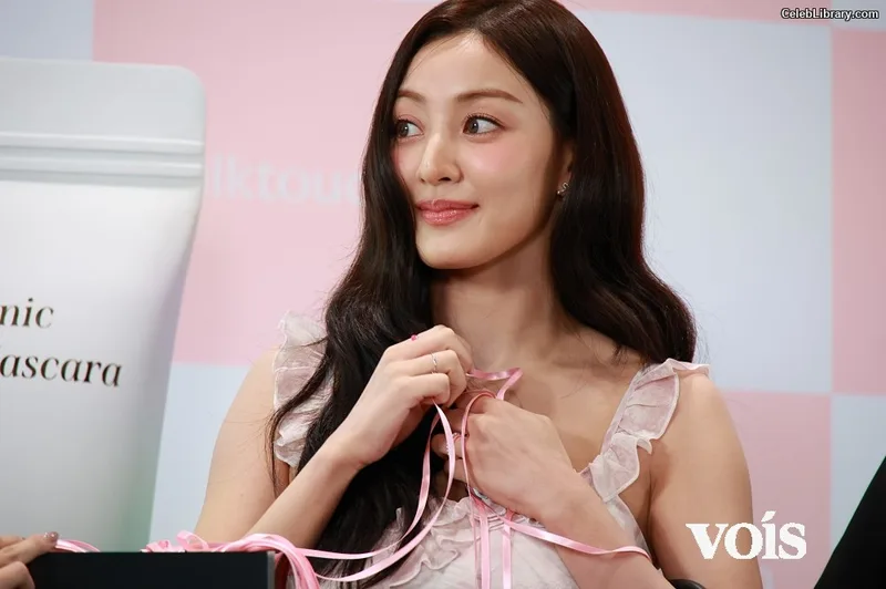 Jihyo (TWICE) photo 9 of 1325