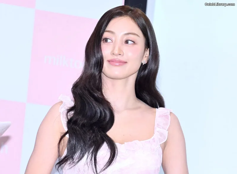 Jihyo (TWICE) photo 20 of 1325