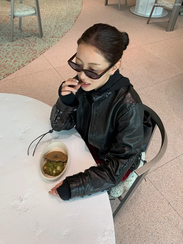 Jihyo (TWICE) photo 17 of 1325