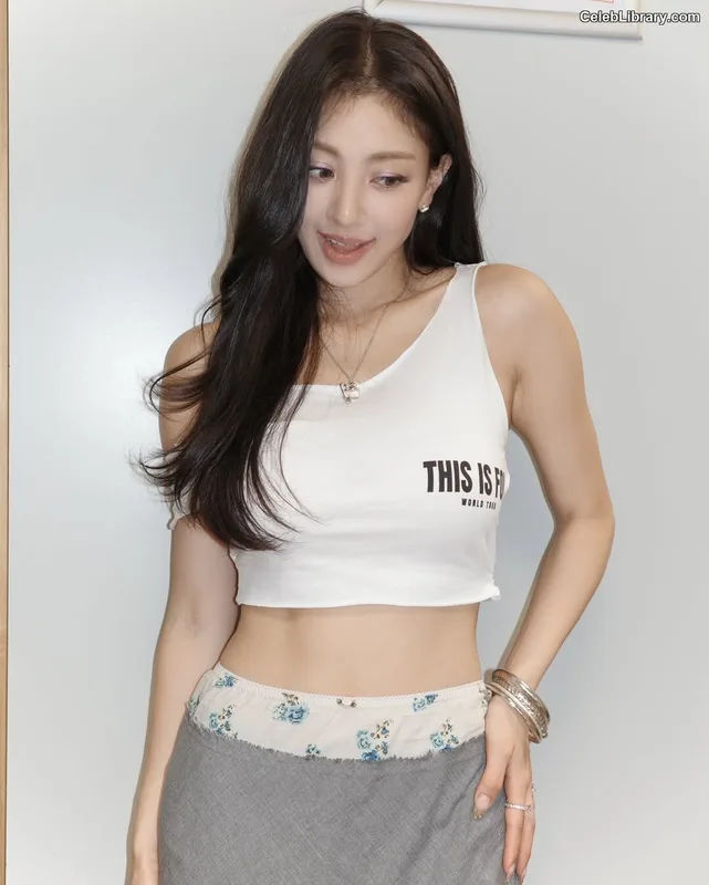 Jihyo (TWICE) photo 11 of 1325