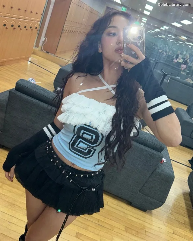 Jihyo (TWICE) photo 2 of 1325