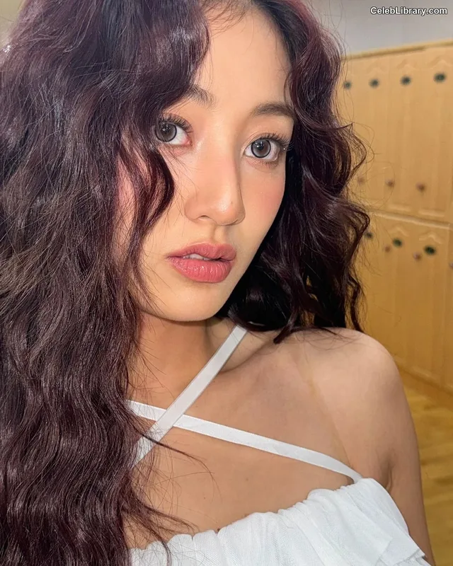 Jihyo (TWICE) photo 5 of 1325