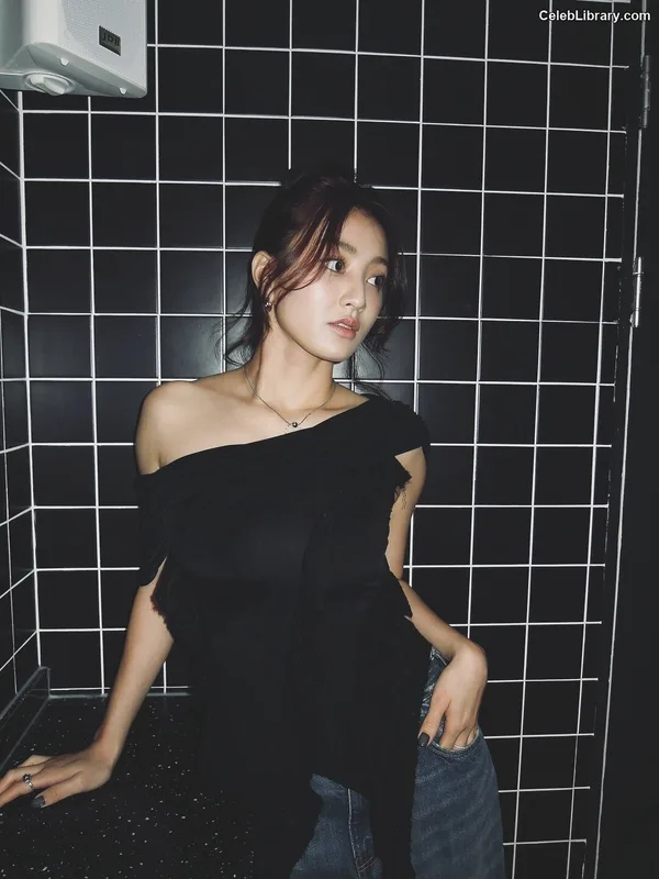 Jihyo (TWICE) photo 8 of 1325