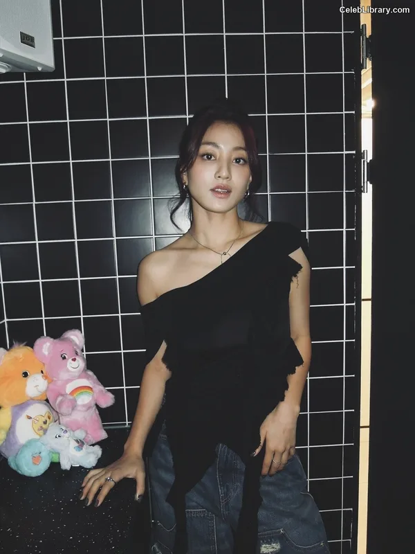 Jihyo (TWICE) photo 9 of 1325