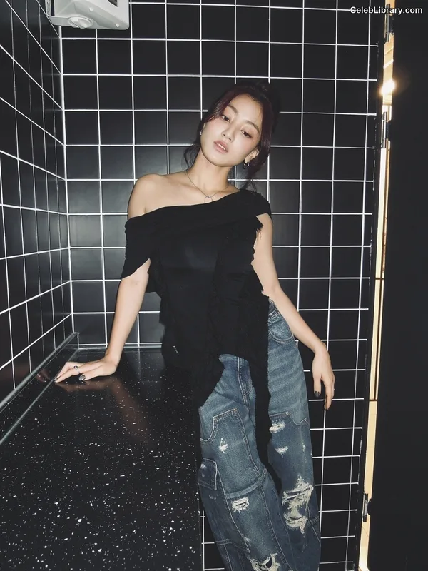 Jihyo (TWICE) photo 10 of 1325