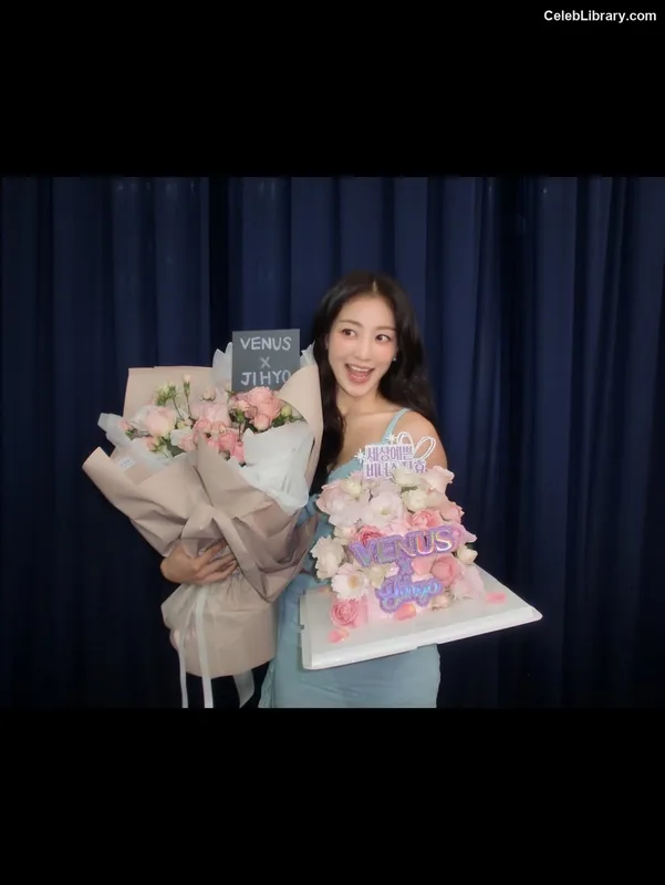 Jihyo (TWICE) photo 20 of 1325