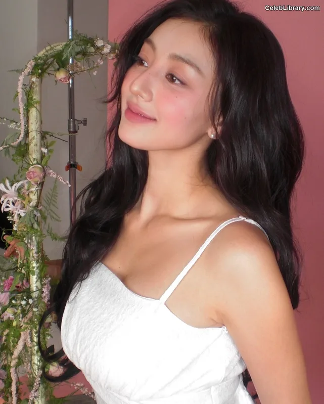 Jihyo (TWICE) photo 21 of 1325