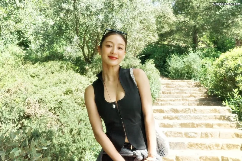 Jihyo (TWICE) photo 2 of 1325