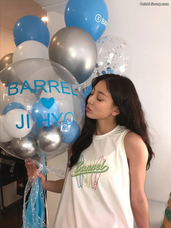 Jihyo (TWICE) photo 6 of 1325