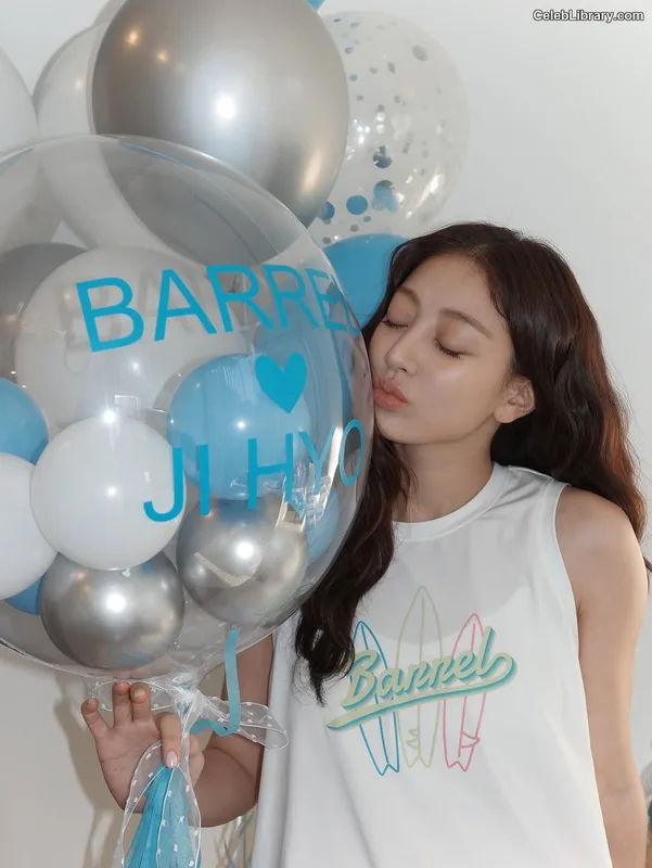 Jihyo (TWICE) photo 8 of 1325