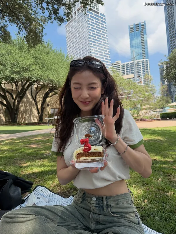 Jihyo (TWICE) photo 18 of 1325