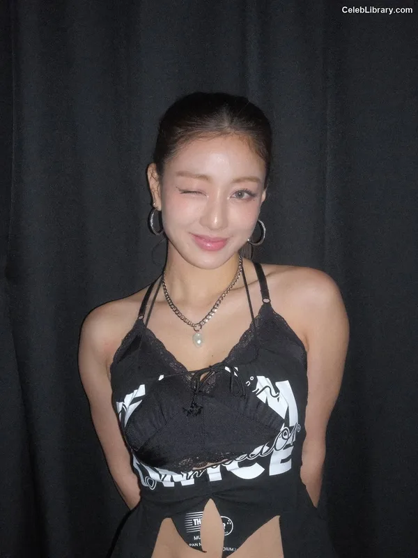 Jihyo (TWICE) photo 5 of 1325