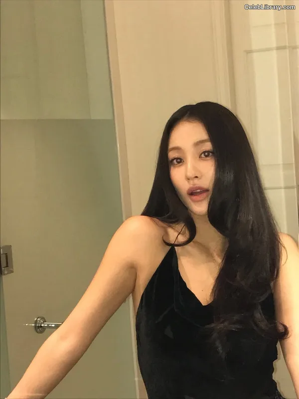 Jihyo (TWICE) photo 8 of 1325