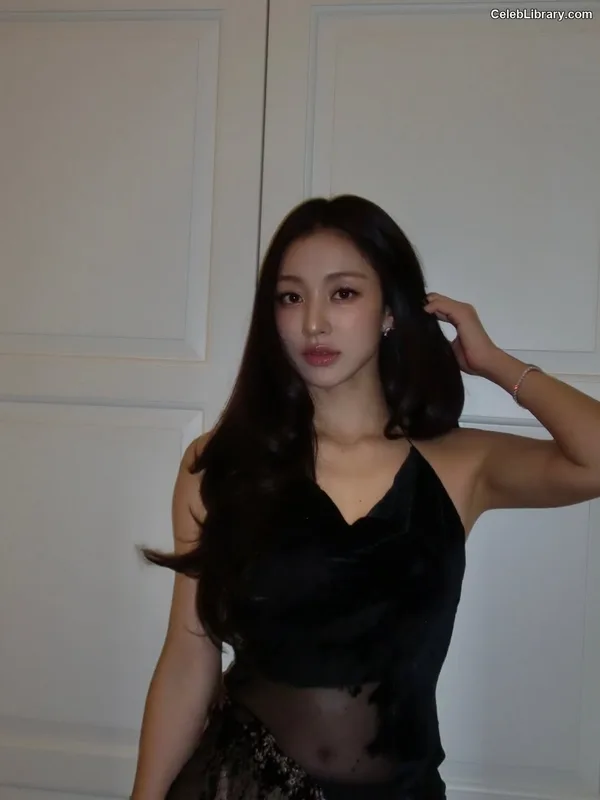 Jihyo (TWICE) photo 11 of 1325