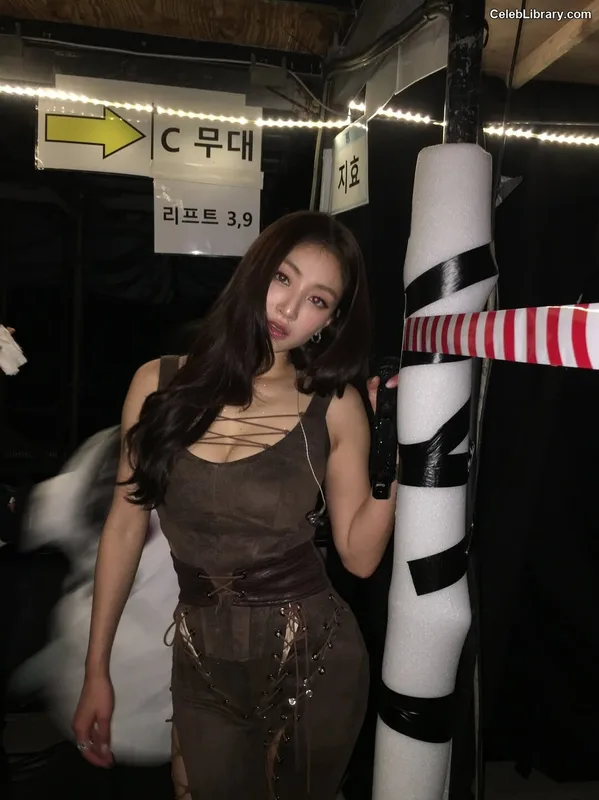 Jihyo (TWICE) photo 23 of 1325