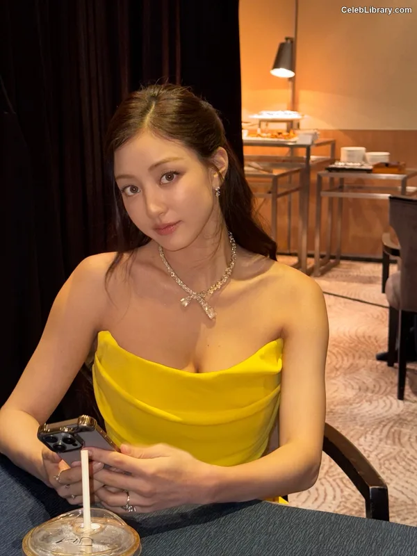 Jihyo (TWICE) photo 19 of 1325
