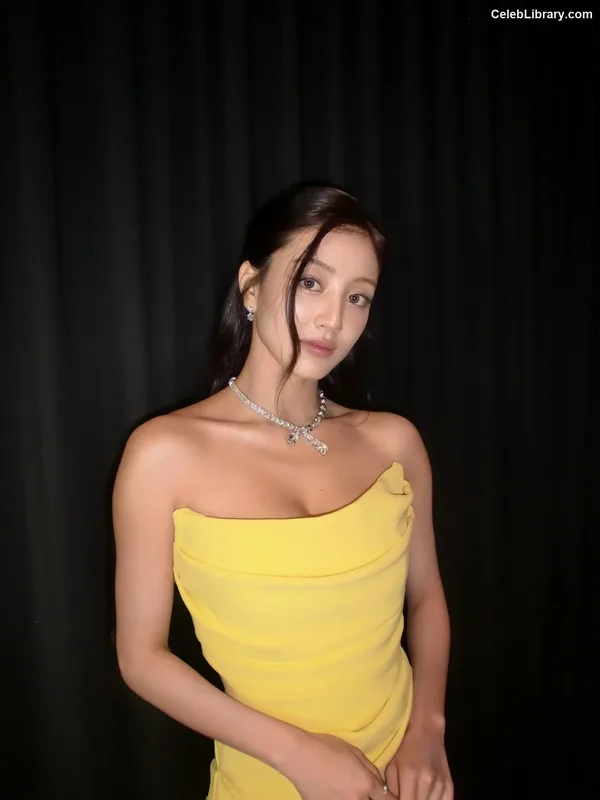Jihyo (TWICE) photo 20 of 1325