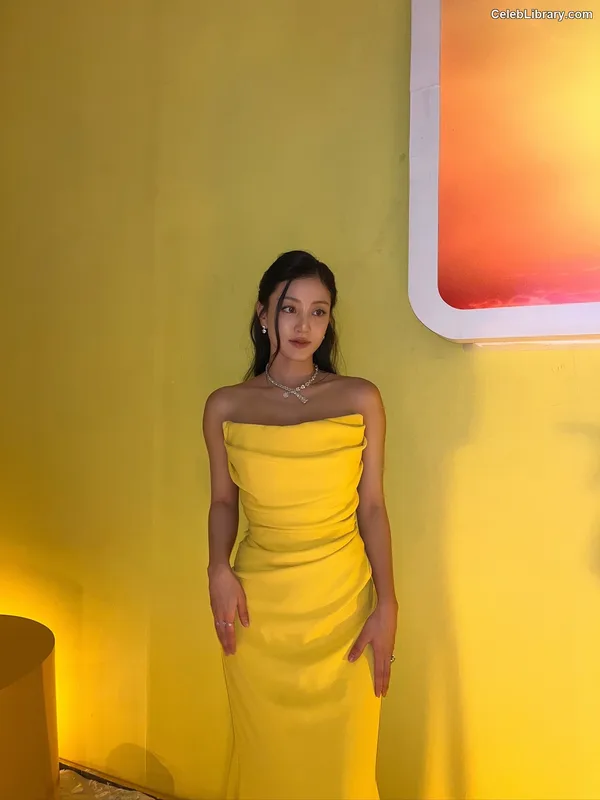 Jihyo (TWICE) photo 23 of 1325