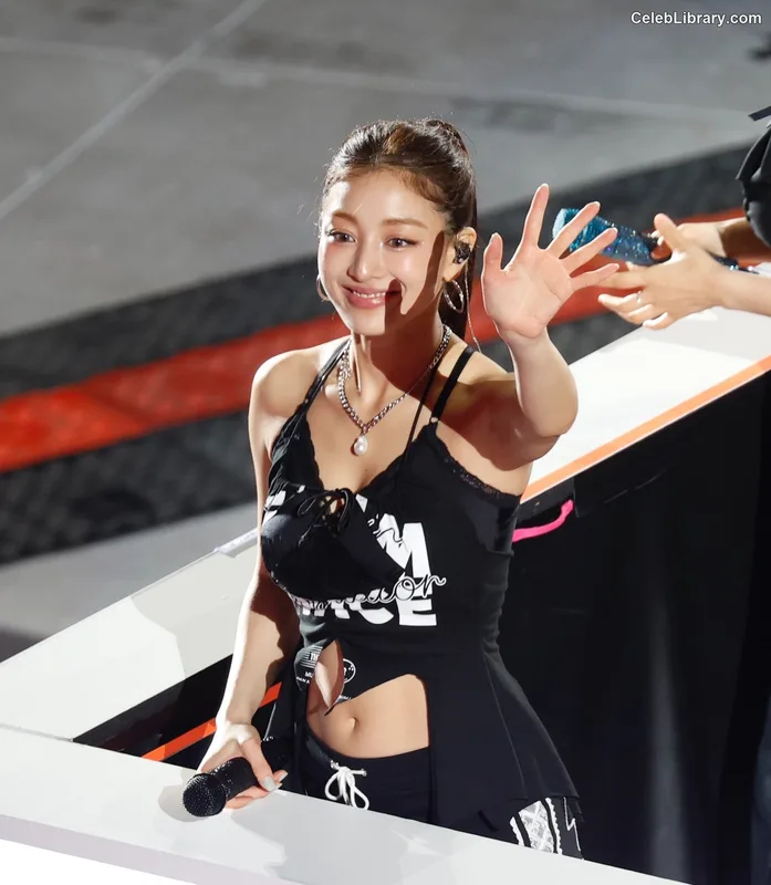 Jihyo (TWICE) photo 5 of 1325