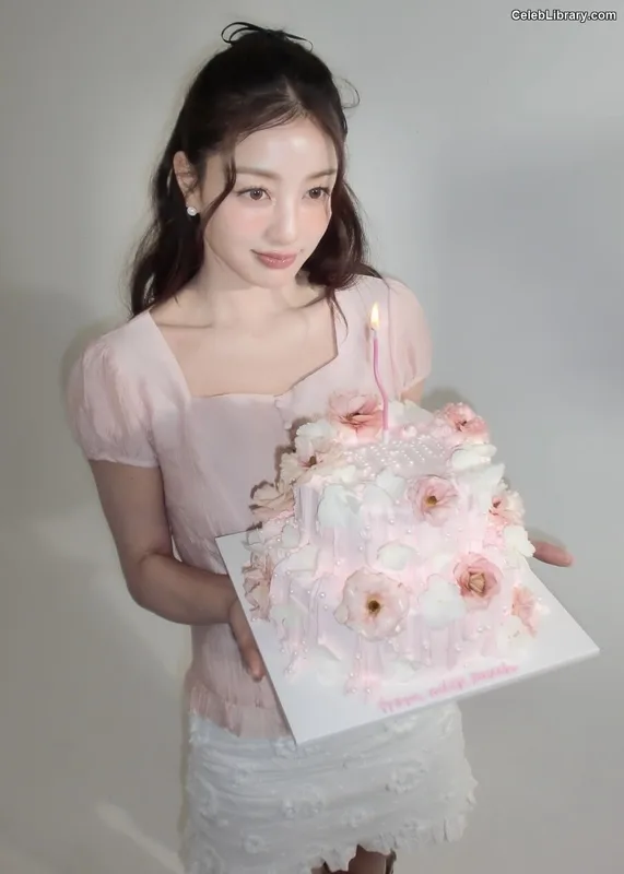 Jihyo (TWICE) photo 16 of 1325