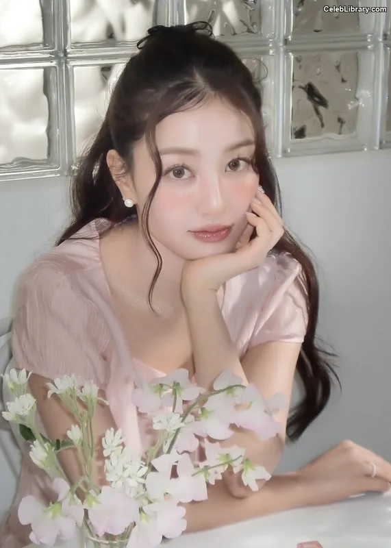 Jihyo (TWICE) photo 21 of 1325