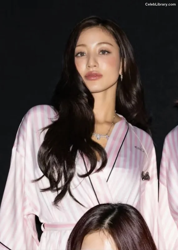 Jihyo (TWICE) photo 16 of 1325
