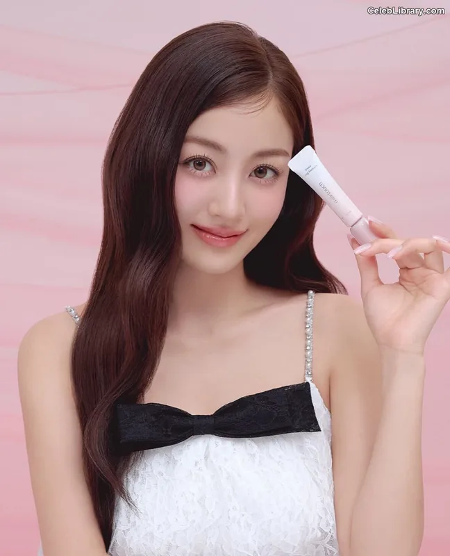 Jihyo (TWICE) photo 10 of 1325
