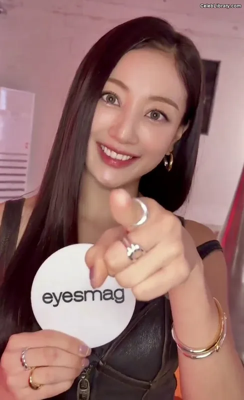 Jihyo (TWICE) photo 23 of 1325