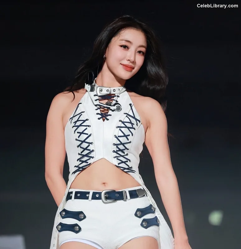 Jihyo (TWICE) photo 12 of 1325