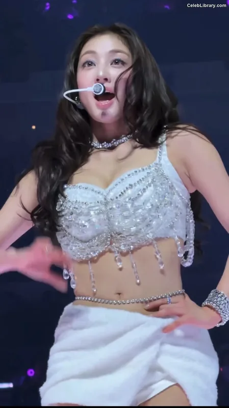 Jihyo (TWICE) photo 14 of 1325