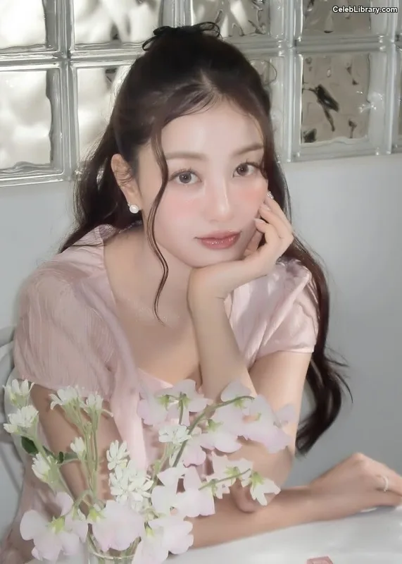 Jihyo (TWICE) photo 19 of 1325