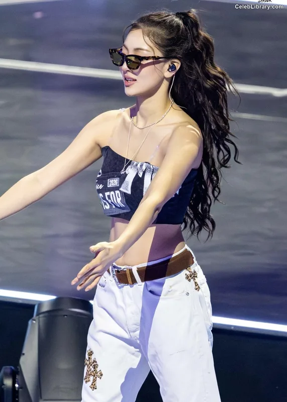 Jihyo (TWICE) photo 3 of 1325