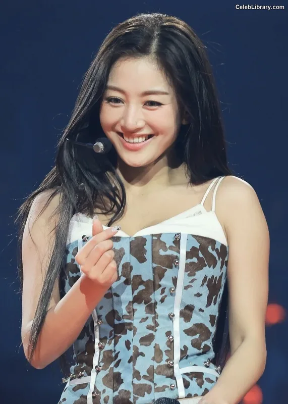 Jihyo (TWICE) photo 12 of 1325