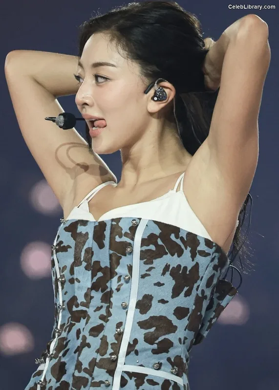 Jihyo (TWICE) photo 13 of 1325